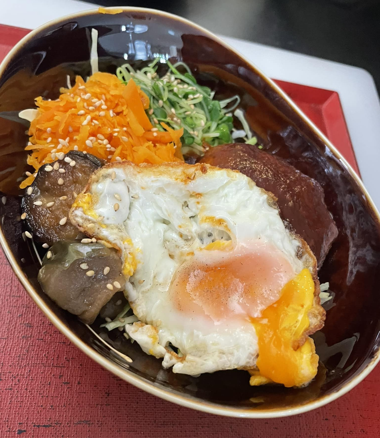 ママの手ごねハンバーグ丼